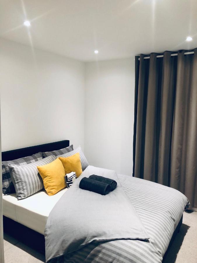 Ultra Modern Room Лондон Екстер'єр фото
