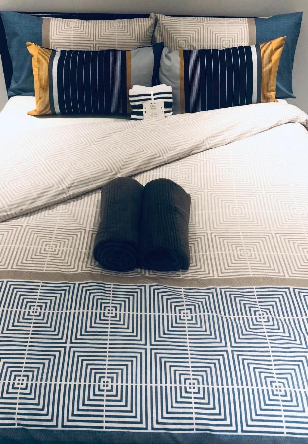 Ultra Modern Room Лондон Екстер'єр фото