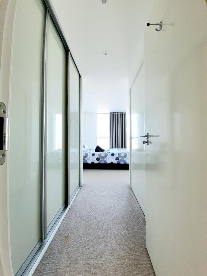 Ultra Modern Room Лондон Екстер'єр фото
